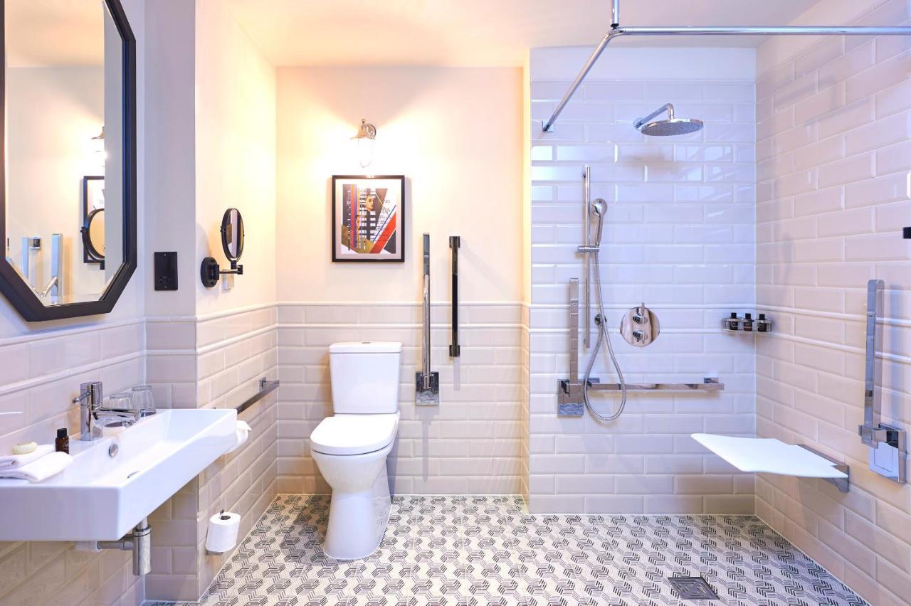 The Grand Hotel Birmingham Dış mekan fotoğraf A wet room